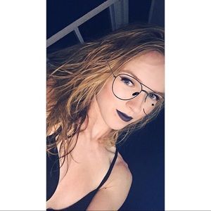 Meet your Posher, Lola